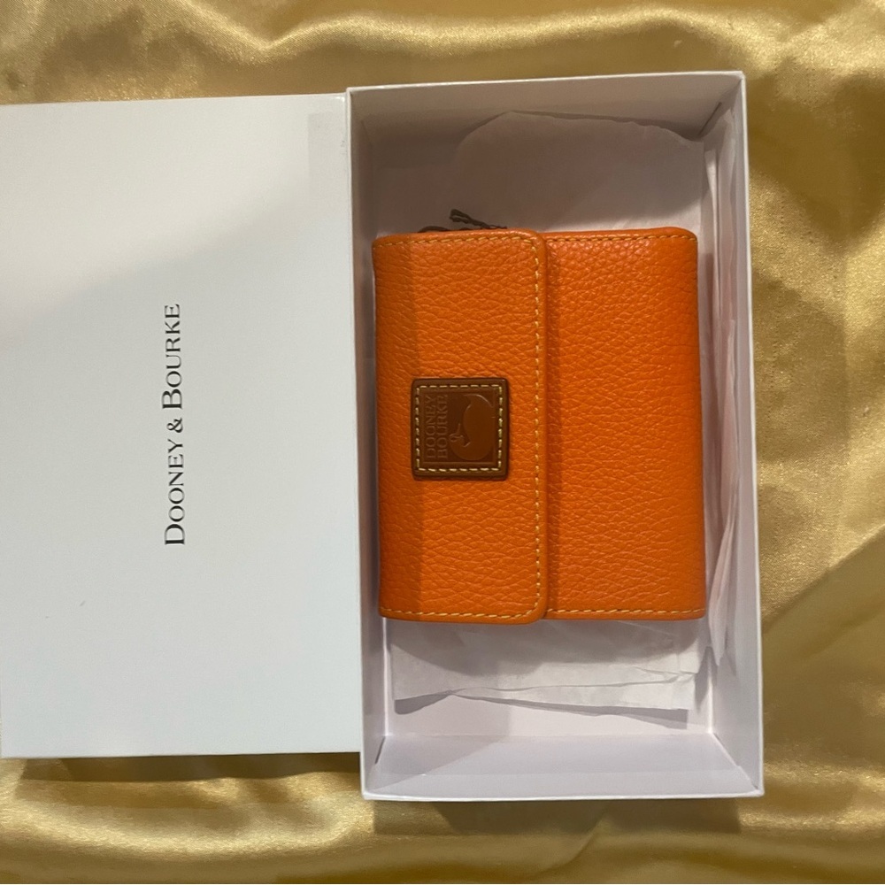 Dooney & Bourke LIke New Orange Wallet